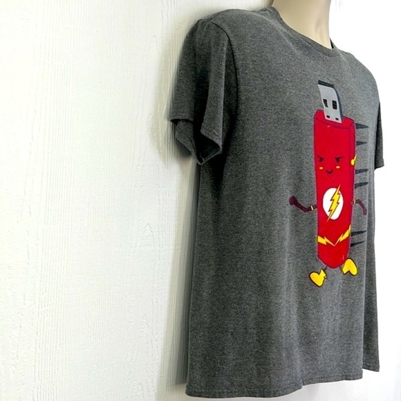 The Flash - The Flash Drive Graphic Gray and Red T Shirt Size Medium - Picture 4 of 8